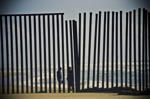 фотовыставка "стены между людьми"