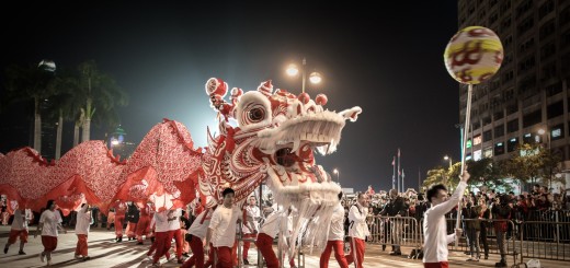 Performers display a dragon dance during a Chinese New Year parade in Hong Kong on January 31, 2014. Chinese communities across Asia have come together to usher in the Year of the Horse.  AFP PHOTO/Philippe Lopez        (Photo credit should read PHILIPPE LOPEZ/AFP/Getty Images)